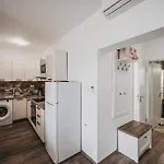Sabrina Apartment *